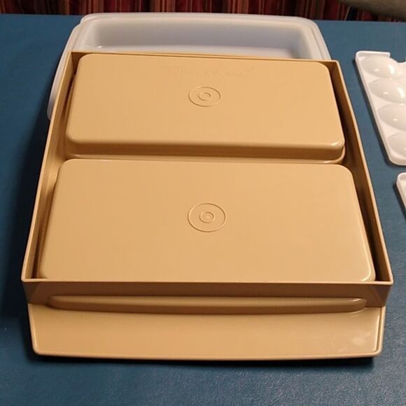 Vintage Tupperware Deviled Eggs White and Tan Tray/Dish with Lid Cottagecore - Picture 4 of 7